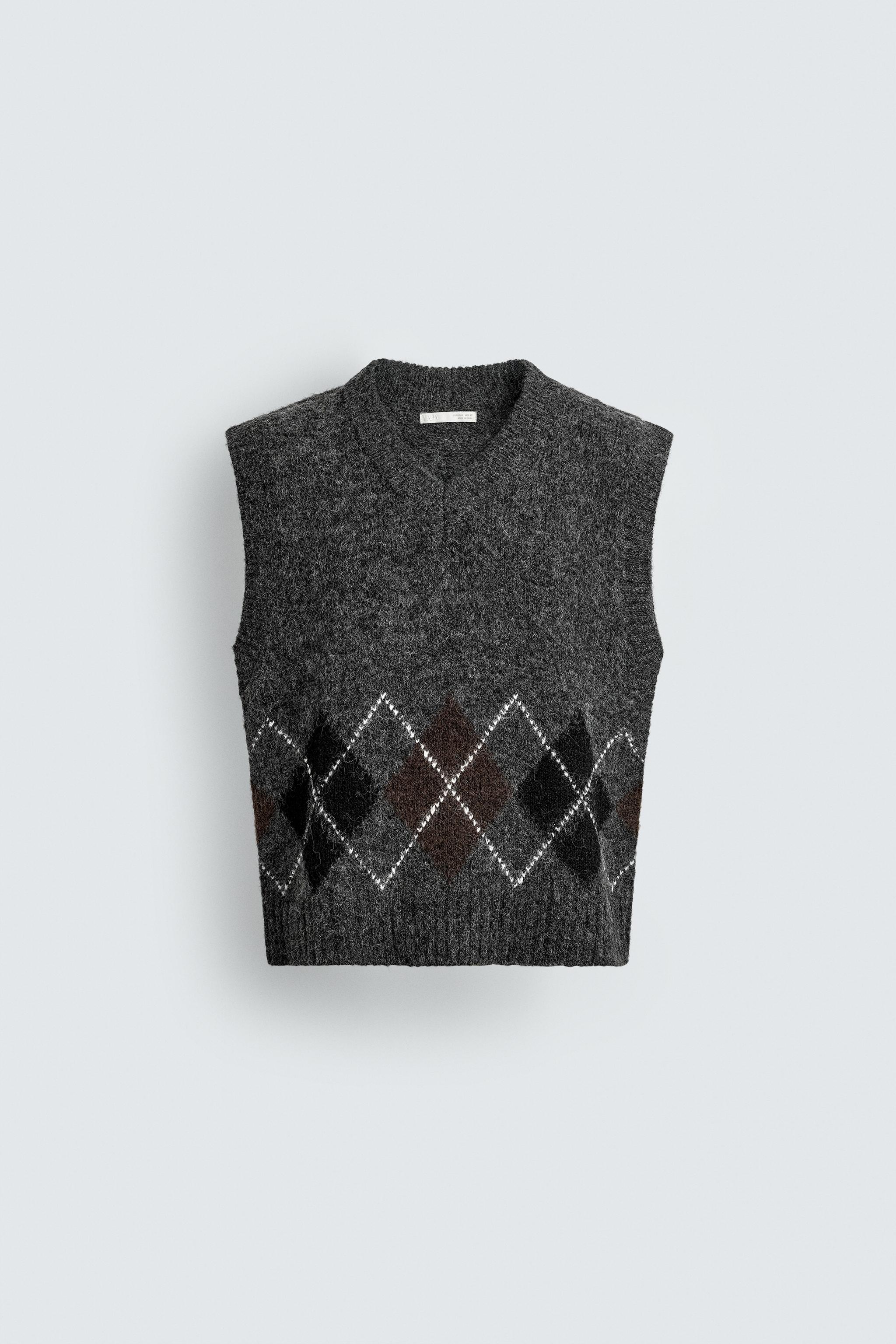 DIAMOND JACQUARD KNIT VEST